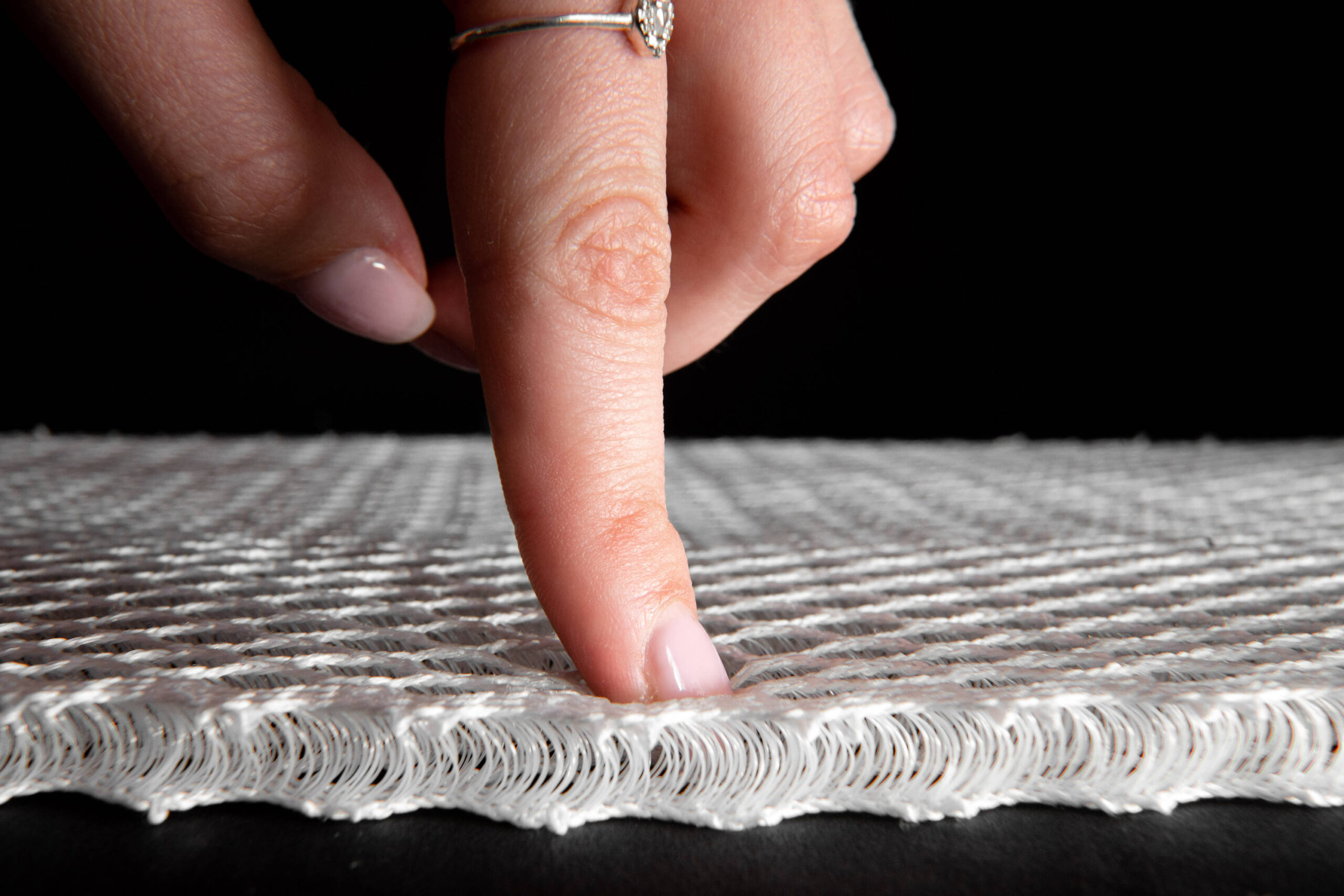 Airflow mesh fabric flexibility demonstration Matnext Airflow 3D Mesh spacer fabric 10mm